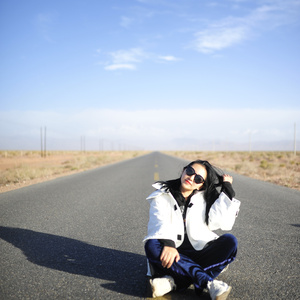 撕开女警胸罩胸奶头玩大胸
