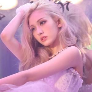 撕开女警胸罩胸奶头玩大胸
